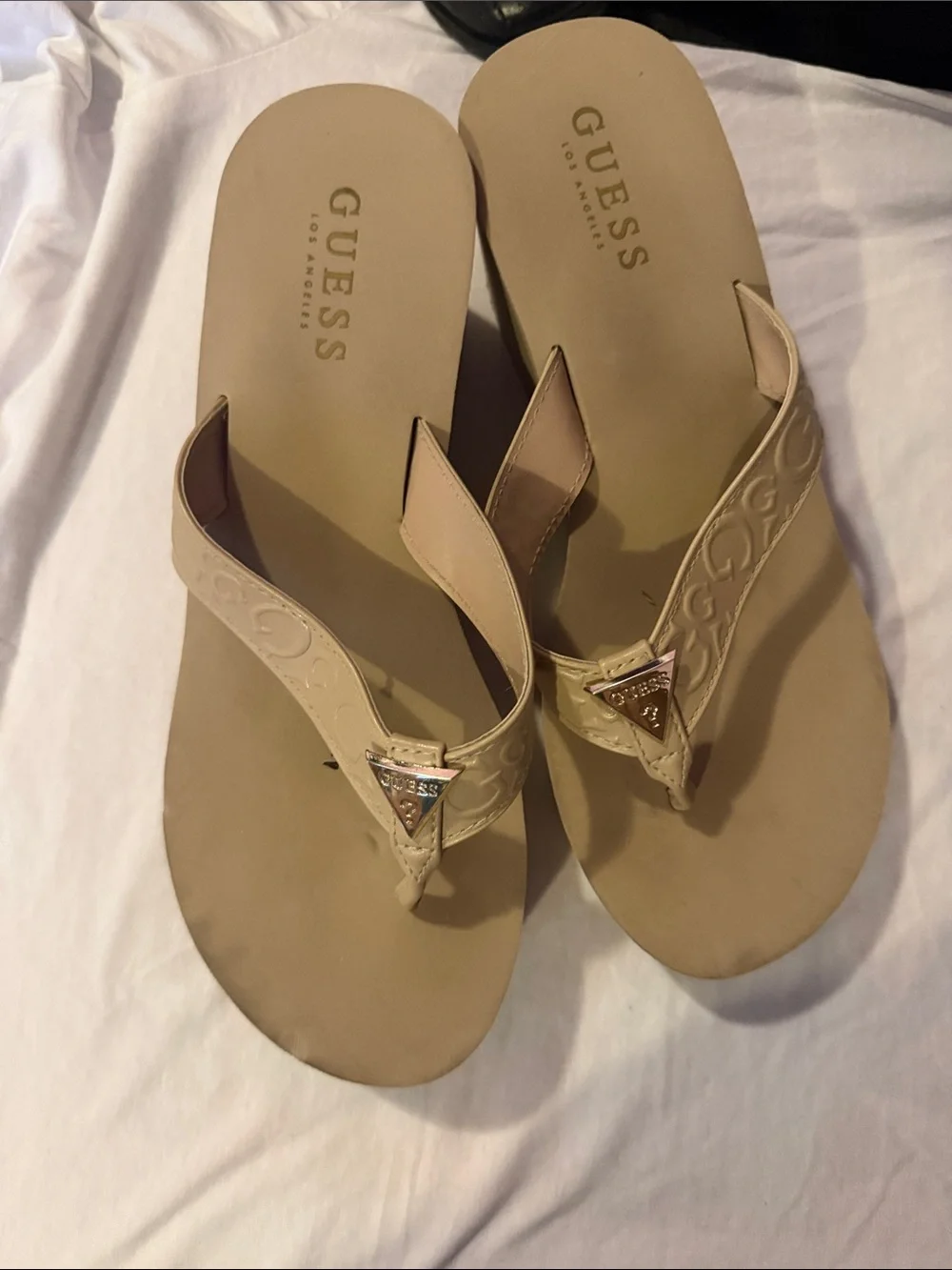 GUESS Beige Embossed Thong Sandals with Logo Triangle